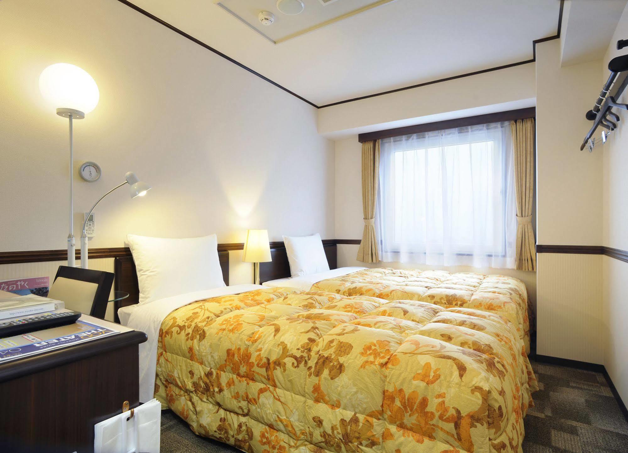 Toyoko Inn Hokkaido Tomakomai Ekimae Buitenkant foto