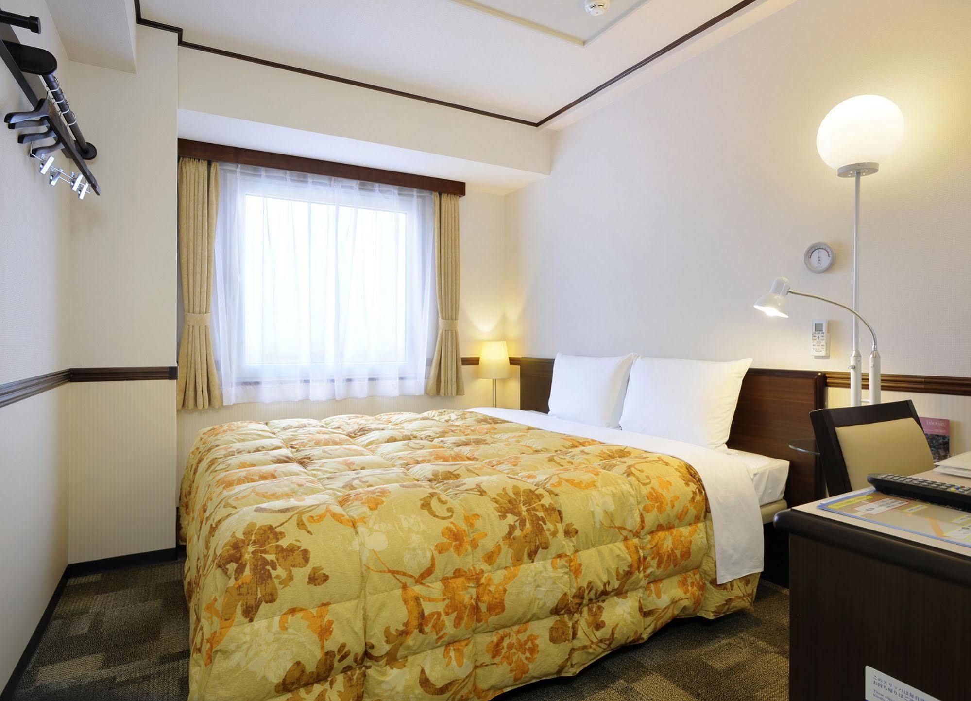 Toyoko Inn Hokkaido Tomakomai Ekimae Buitenkant foto