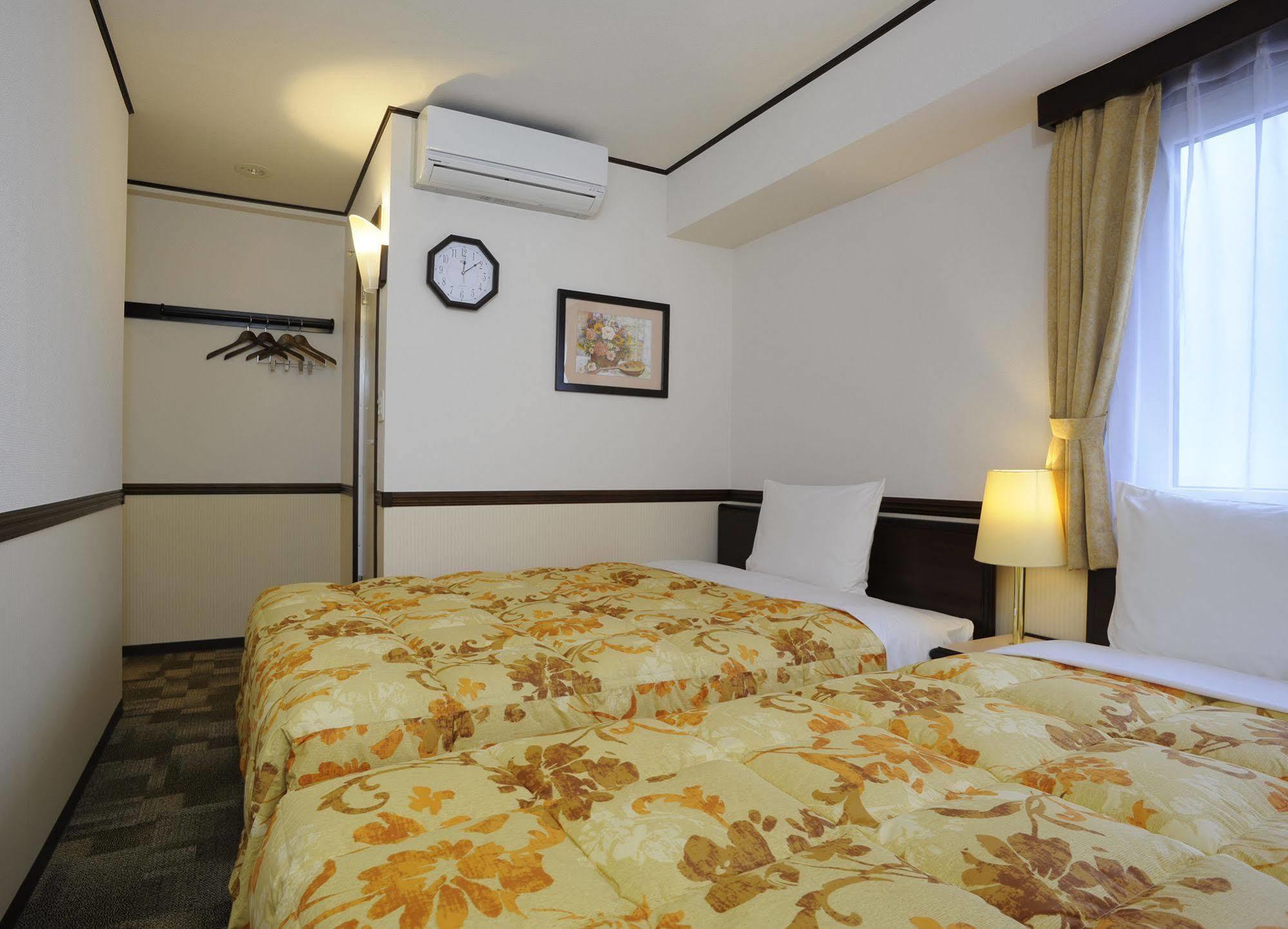 Toyoko Inn Hokkaido Tomakomai Ekimae Buitenkant foto
